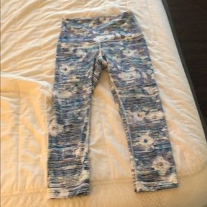 Nearly new Lululemon wunder under patterned crop